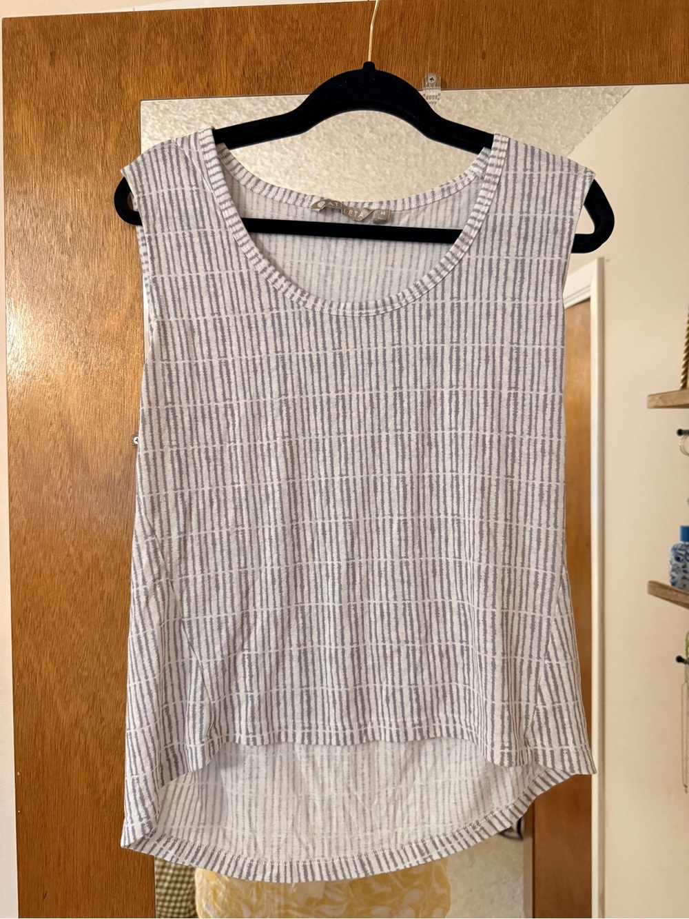 Athleta Breezy Muscle Tank Gray White Print Size Medium